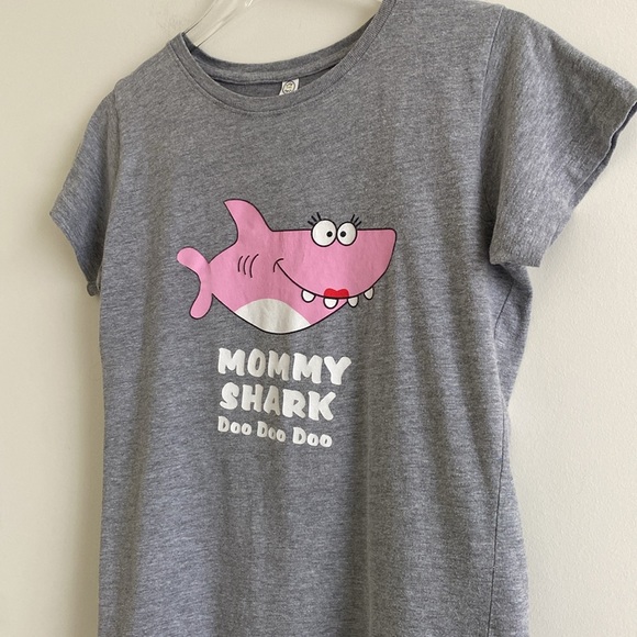 Live and Tell Ladies’ Custom ‘Mommy Shark’ Short Sleeve Tee - Picture 7 of 11